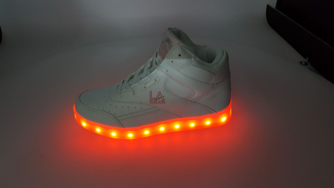 halfgeleider Verantwoordelijk persoon Hoeveelheid van Sneakers L.A. Gear FLO Lights in White and Black - LED Sole - A-Ware (NEW)  | Women's shoes | Official archives of Merkandi | Merkandi B2B